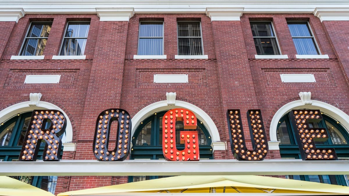 Metal building letters